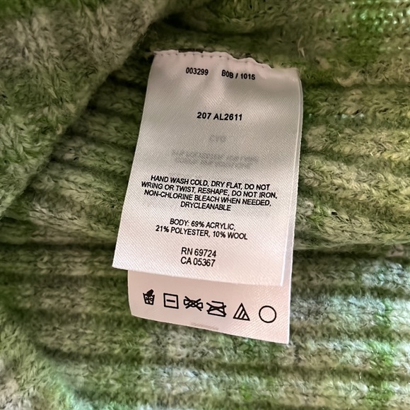 Columbia sweater size S. Gently used - Picture 5 of 5